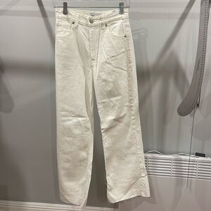 WHITE STRAIGHT JEANS